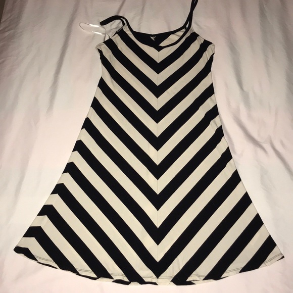 ⚫️⚪️ DRESS ⚪️⚫️ - Picture 2 of 4